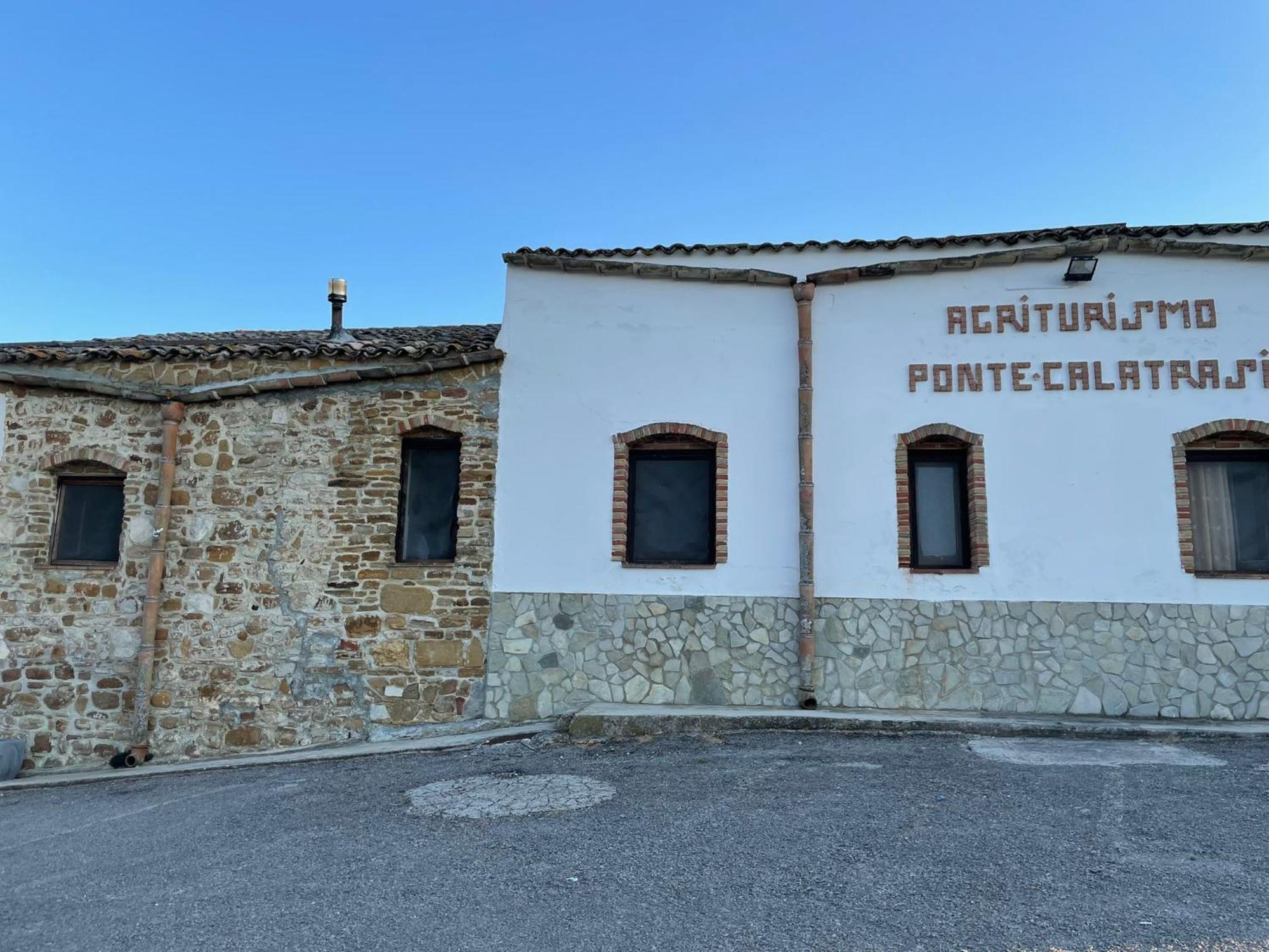 Ponte Calatrasi Agriturismo Roccamena エクステリア 写真
